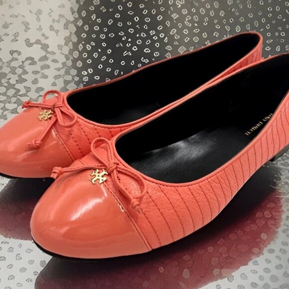 TORY BURCH WOMEN'S CAP-TOE QUILTED BALLET GOAT/PATENT LEATHER CORAL CRUSH....... - Picture 4 of 9